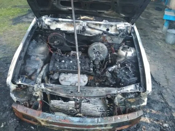 На Київщині горіла автівка