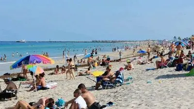 Пляжі Маямі закриють до дня незалежності США через поширення COVID-19