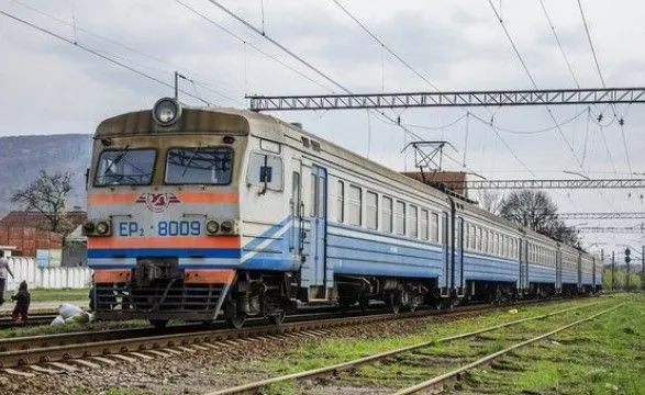 На заході України відновили рух 10 приміських поїздів