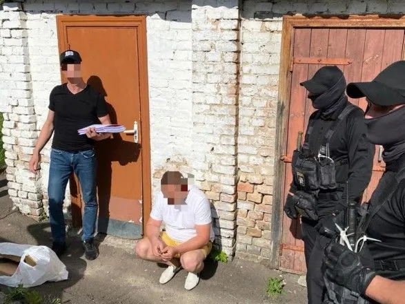 На Рівненщині прокурора спіймали на хабарі за закриття справ щодо поліцейського
