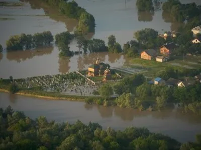 После паводков на западе Украины до сих пор подтоплены 12 городов и сел