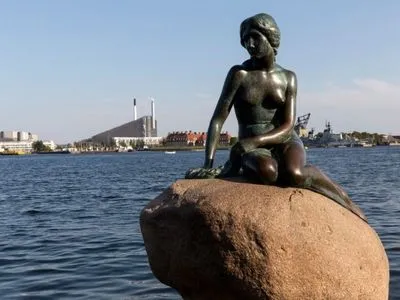 Вандали осквернили статую Русалоньки в Копенгагені через расові питання