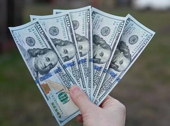 НБУ вчера продал 150 млн долларов для сдерживания валютного курса - Смолий