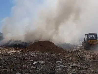 В Днепропетровской области загорелась свалка бытовых отходов