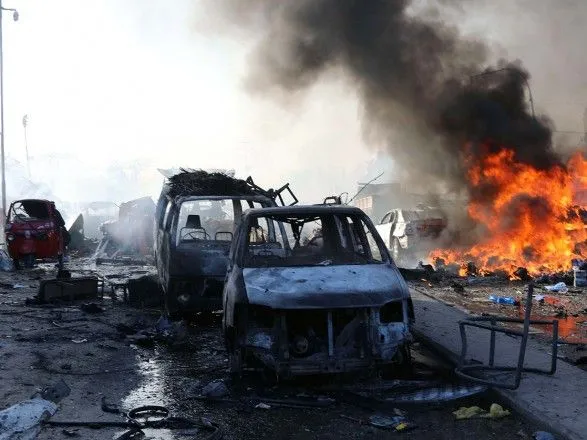 Машина терориста-смертника врізалася в КПП в порту столиці Сомалі: щонайменше п'ять постраждалих