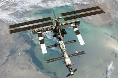 МКС внепланово изменила орбиту во избежание столкновения с космическим мусором
