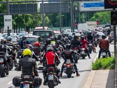 В Германии мотоциклисты протестуют против запрета езды по воскресеньям и во время праздников