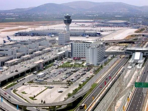 У МЗС повідомили деталі інциденту з 17 українцями в аеропорту Афін
