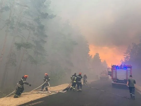 Лесные пожары в Луганской области: спасатели эвакуируют жителей двух поселков