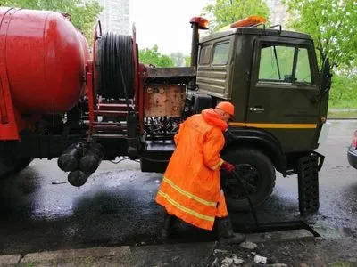 У Києві очікується злива: на місцях можливих підтоплень чергує техніка