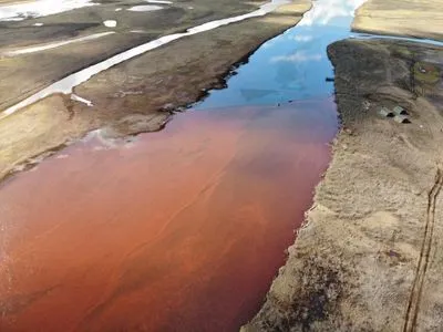 Розлив нафтопродуктів у Норильску: збиток оцінили у понад 2 млрд доларів, Росприроднадзор вимагає сплатитит його "добровільно"