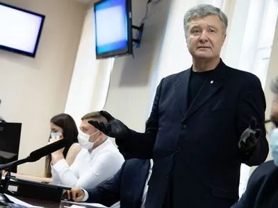 Суд продовжив засідання щодо обрання запобіжного заходу Порошенку