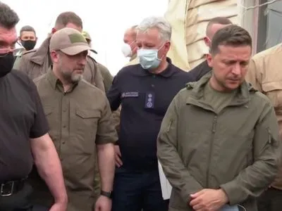 Пожежі на Луганщині: Зеленський розпорядився задіяти авіацію, попри позицію бойовиків