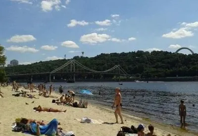 На понад 10 пляжах Києва виявили кишкову паличку