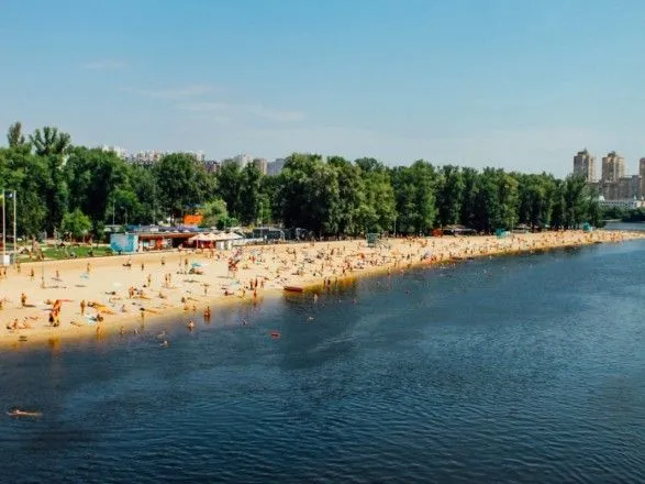 В КГГА не рекомендуют купаться на всех столичных пляжах