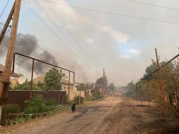 ГСЧС: тушение лесного пожара в Луганской области продолжается