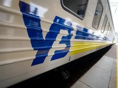 Укрзализныця продолжает восстанавливать курсирование поездов