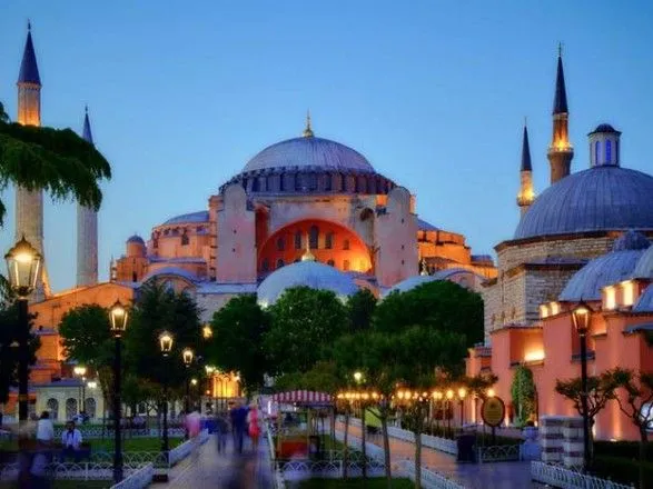 ЕС сожалеет о решении Турции превратить собор Святой Софии в мечеть