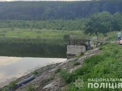 Не змогли вибратися з води: на Тернопільщині загинули двоє підлітків