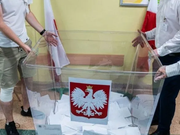 У Польщі розпочався другий тур президентських виборів
