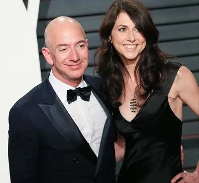 Колишня дружина засновника Amazon стала найбагатшою жінкою США