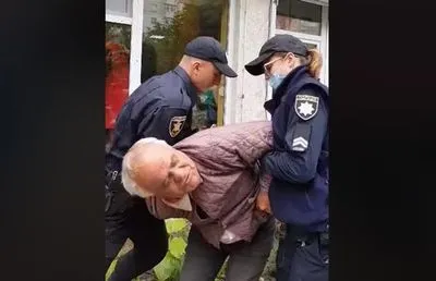 Задержание пенсионера с наручниками в Черновцах: ГБР расследует действия патрульных