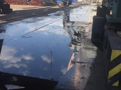 Миколаївський порт залило олією через пошкодження трубопроводу