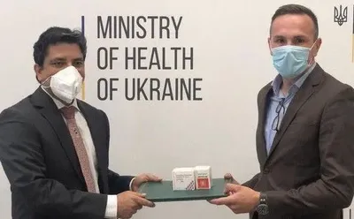 Україна отримала від Індії 50 тисяч капсул препарату для боротьби з COVID-19