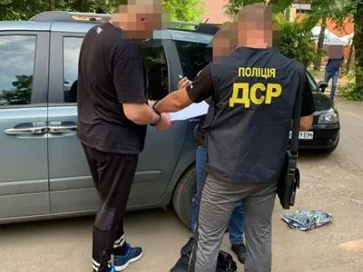 Поліцейські затримали банду за заволодіння 6 млн грн підприємства