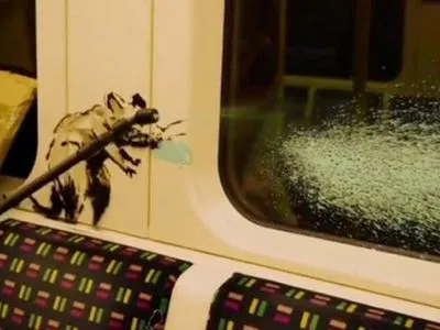 Бенксі розмалював вагон лондонського метро графіті про коронавірус: його уже стерли