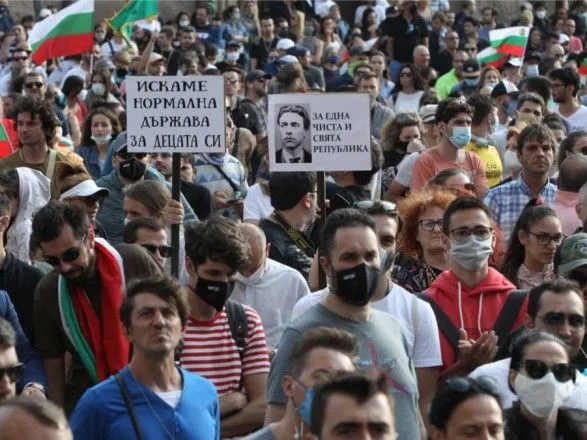 antiuryadovi-protesti-u-bolgariyi-pererosli-u-sutichki-z-politsiyeyu