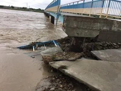 Паводки на Западе Украины: поврежденными остаются 213 мостов