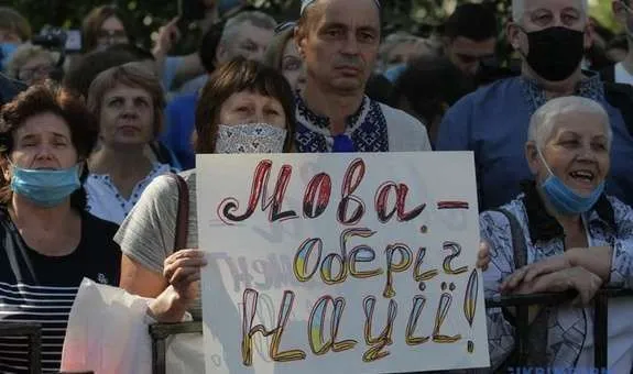 Акция против языкового закона Бужанского под Радой: в полиции сообщили о ситуации