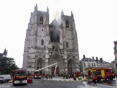 Пожар в кафедральном соборе Нанта - потушили