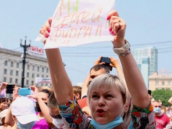 У Хабаровську тривають протести на підтримку затриманого губернатора: на вулиці вийшло до 50 тисяч осіб