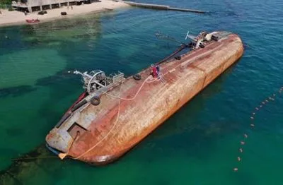 Підйом танкера Delfi в Одесі: судно виявилося занадто важким