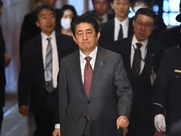 Пандемия: несмотря на общее недовольство работой правительства во времен COVID-19 - рейтинг премьера Японии вырос