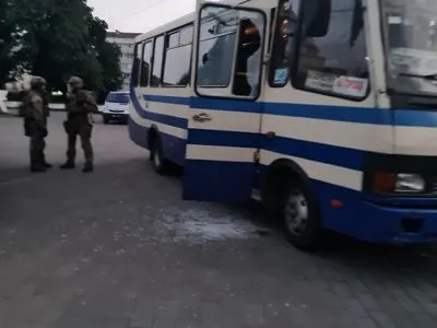 Все целы: Аваков показал видео с освобожденными заложниками