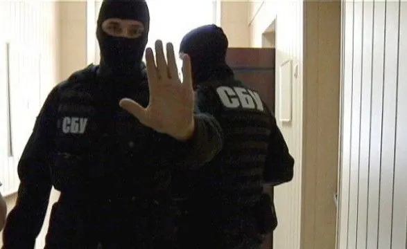 СБУ и ГФС проводят обыски на объектах Укрзализныци