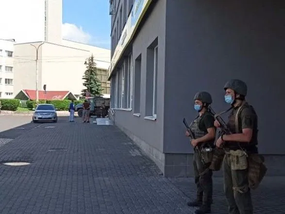 Захоплення заручників в Луцьку: поліція попросила мешканців прилеглих будинків евакуюватися