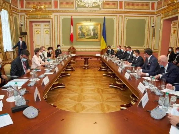 Зеленский призвал Швейцарию присоединиться к развитию туризма в Украине