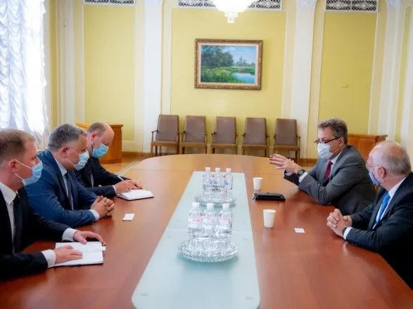 Украина и Швейцария обсудили модернизацию подвижного состава Укрзализныци