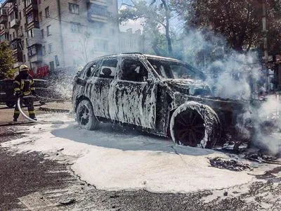 Возгорание двух автомобилей в центре Киева ликвидировали