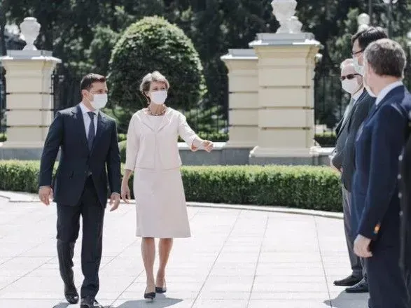 Президент Швейцарии вместе с Зеленским сегодня едут на Донбасс
