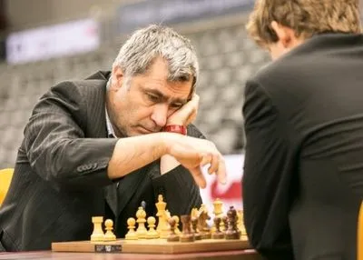 Український гросмейстер здобув перший виграш на турнірі "Легенди шахів"