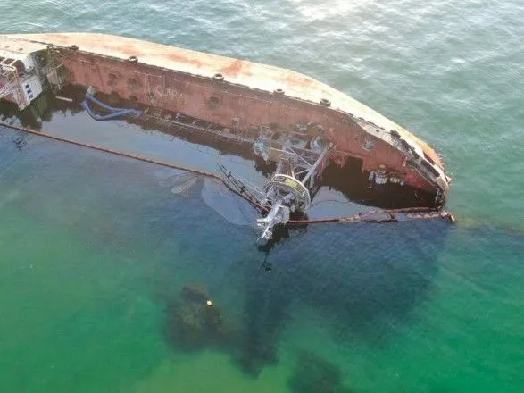 В Одеській міськраді прокоментували підняття танкера Delfi: працюють експерти