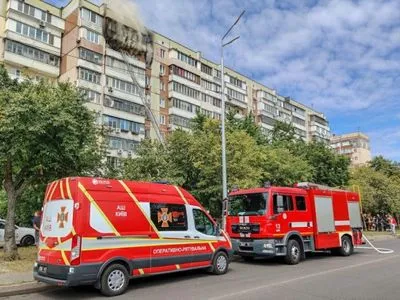 У Києві на пожежі у багатоповерхівці загинула жінка