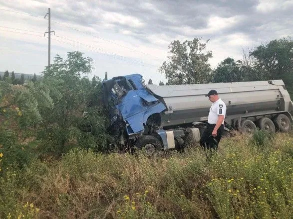 На Миколаївщині під час ремонту дороги зіткнулися дві вантажівки, є загиблий
