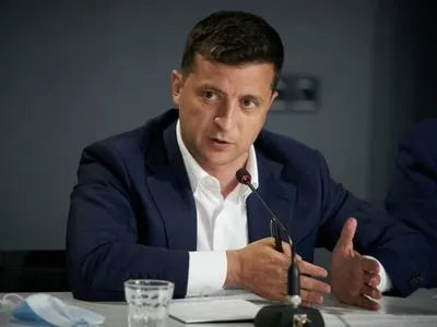 Понад половина українців не довіряє Зеленському — опитування