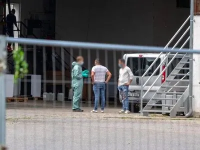 На фермі у Баварії виявлено понад 170 випадків коронавірусу: серед інфікованих - українці